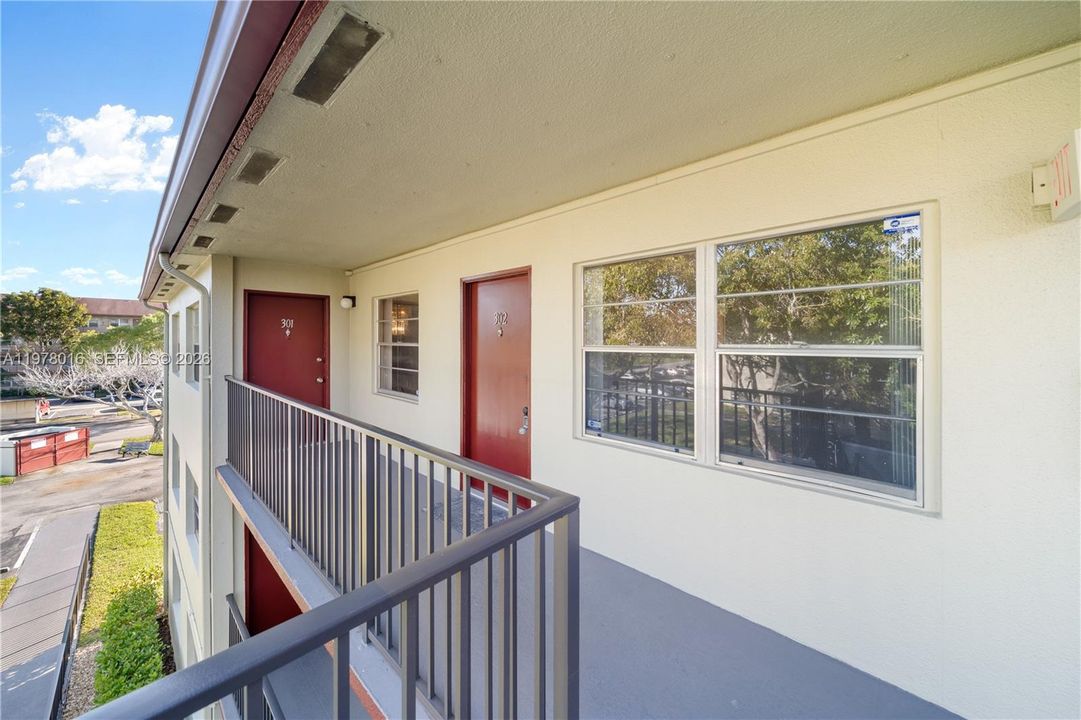 For Sale: $140,000 (2 beds, 1 baths, 954 Square Feet)