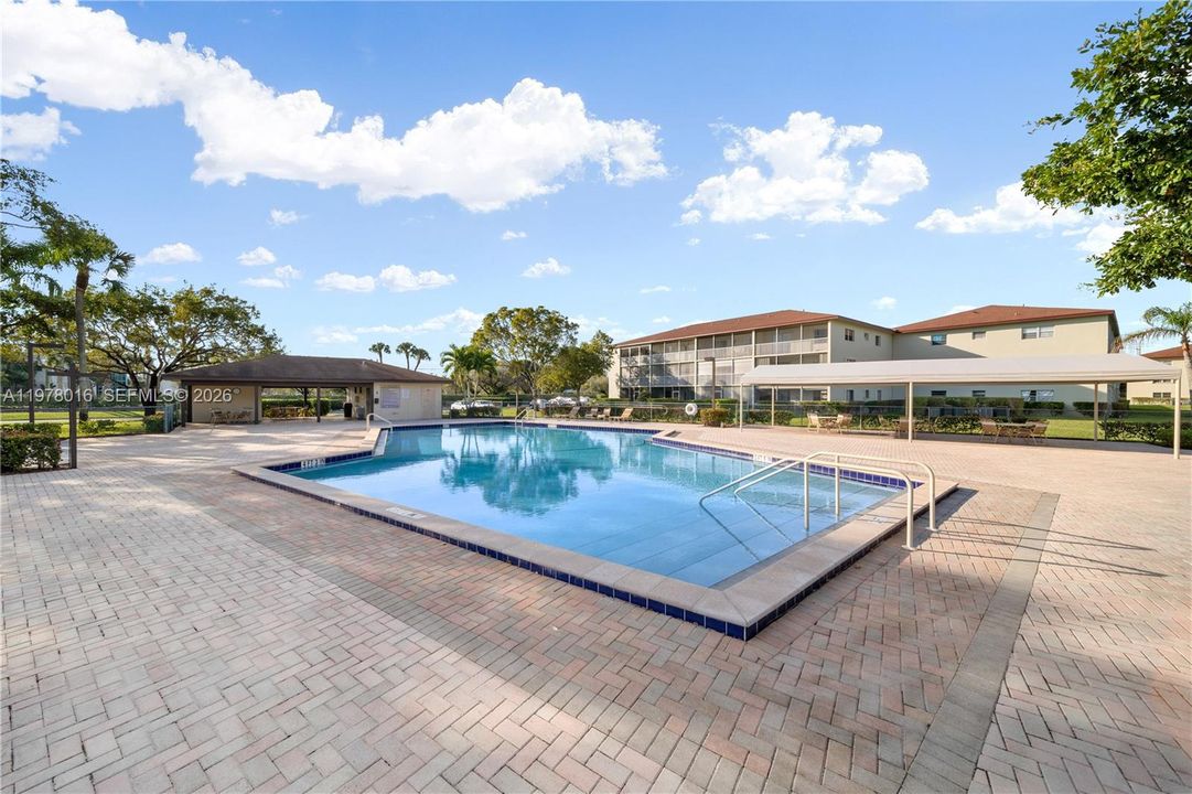 For Sale: $140,000 (2 beds, 1 baths, 954 Square Feet)