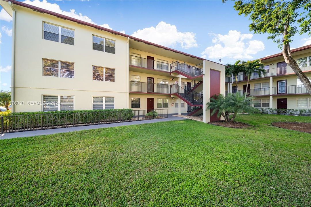 For Sale: $140,000 (2 beds, 1 baths, 954 Square Feet)