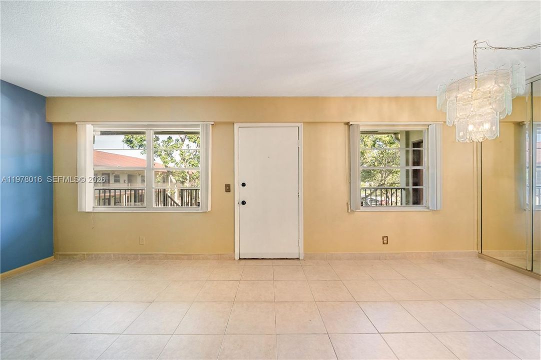 For Sale: $140,000 (2 beds, 1 baths, 954 Square Feet)