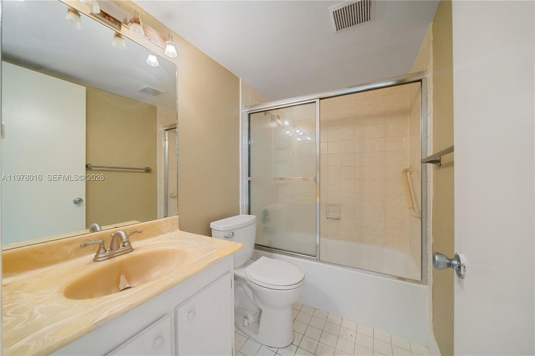 For Sale: $140,000 (2 beds, 1 baths, 954 Square Feet)