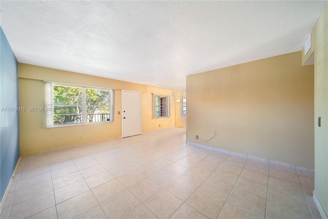 For Sale: $140,000 (2 beds, 1 baths, 954 Square Feet)
