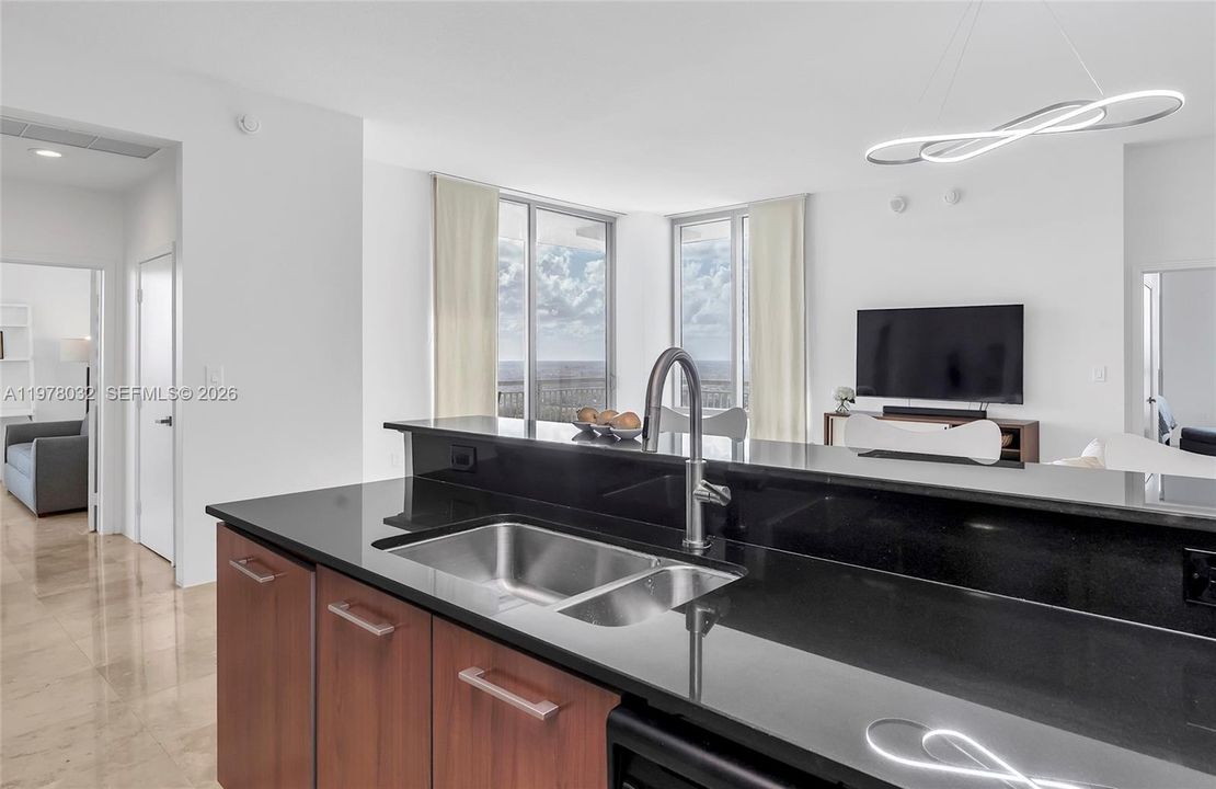 Под контрактом: $499,999 (2 спален, 2 ванн, 1334 Квадратных фут)