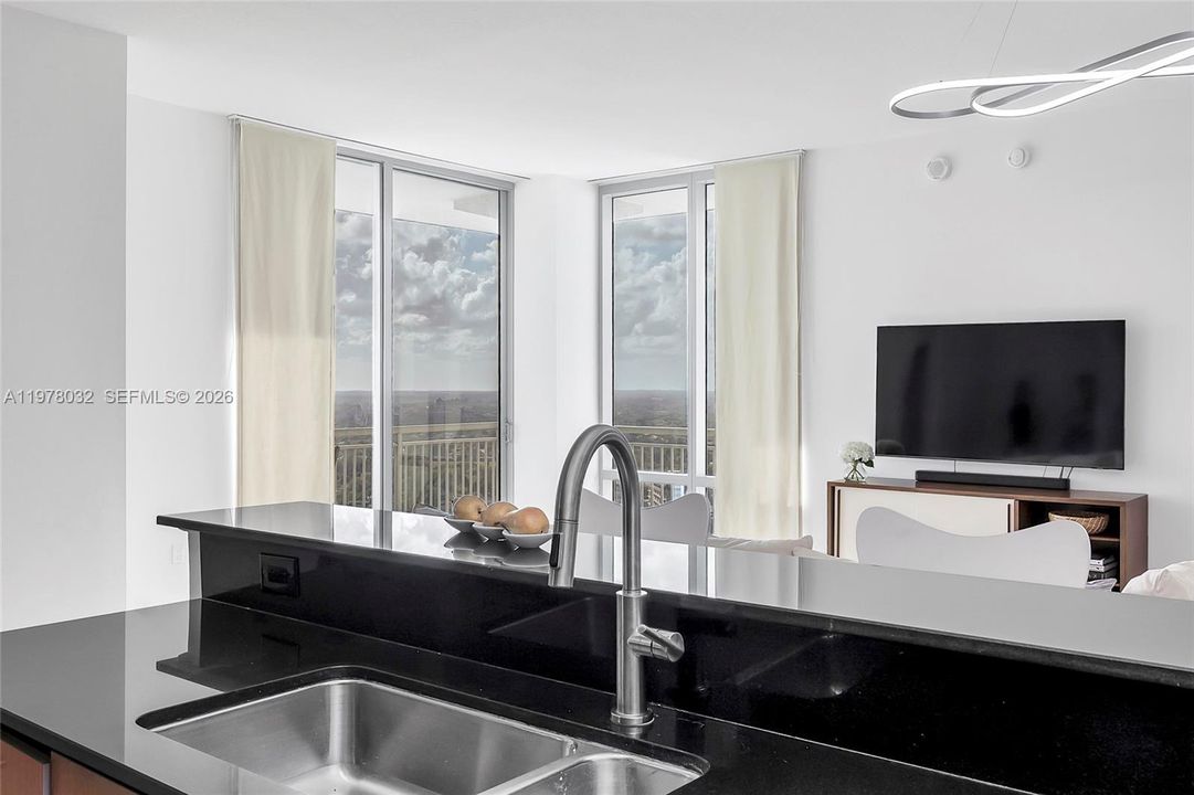 Под контрактом: $499,999 (2 спален, 2 ванн, 1334 Квадратных фут)