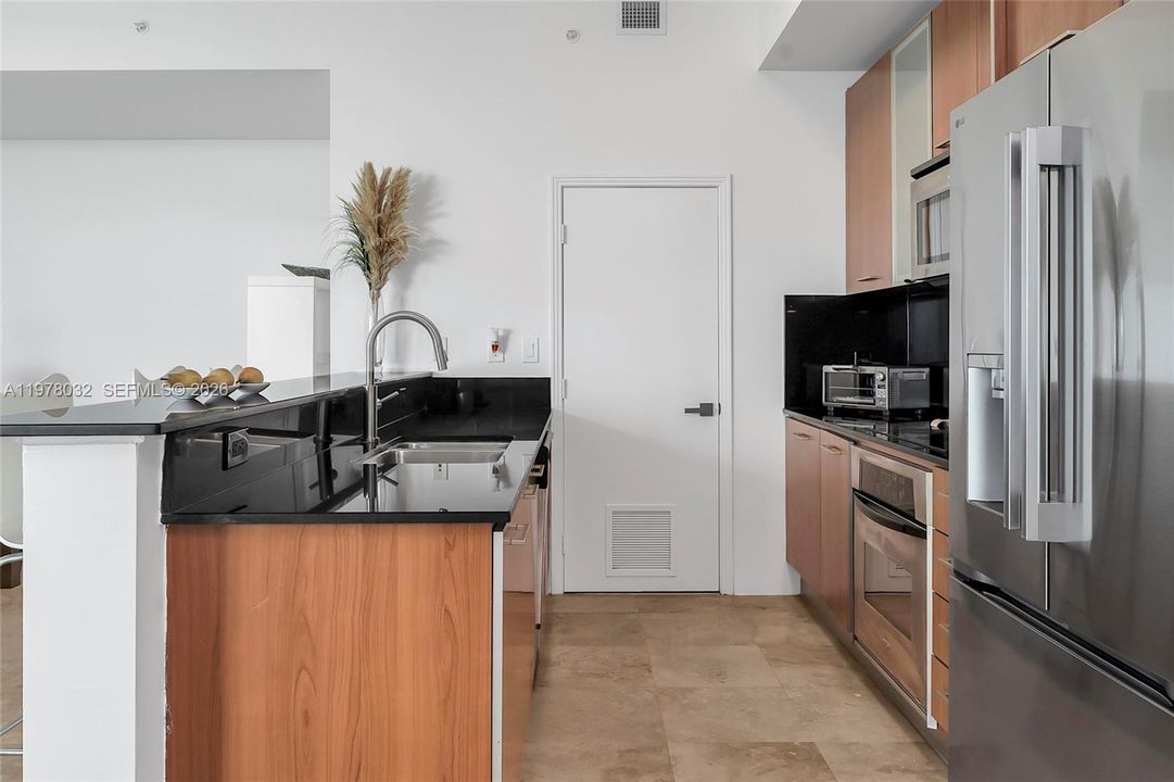 Под контрактом: $499,999 (2 спален, 2 ванн, 1334 Квадратных фут)