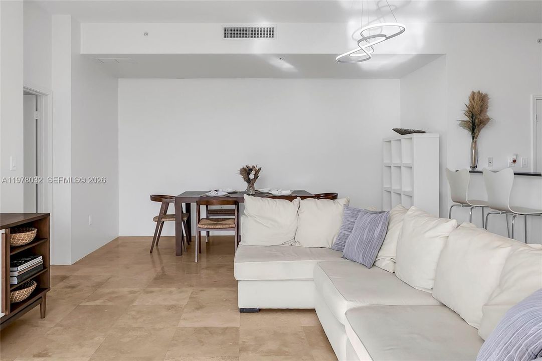Под контрактом: $499,999 (2 спален, 2 ванн, 1334 Квадратных фут)