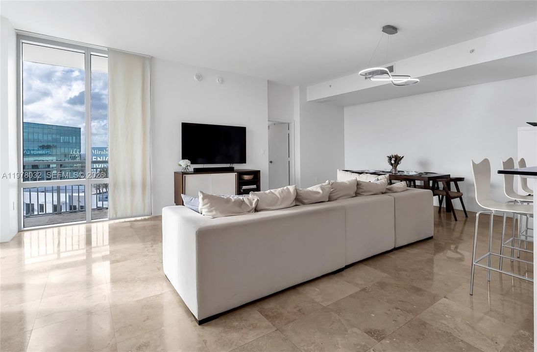 Под контрактом: $499,999 (2 спален, 2 ванн, 1334 Квадратных фут)
