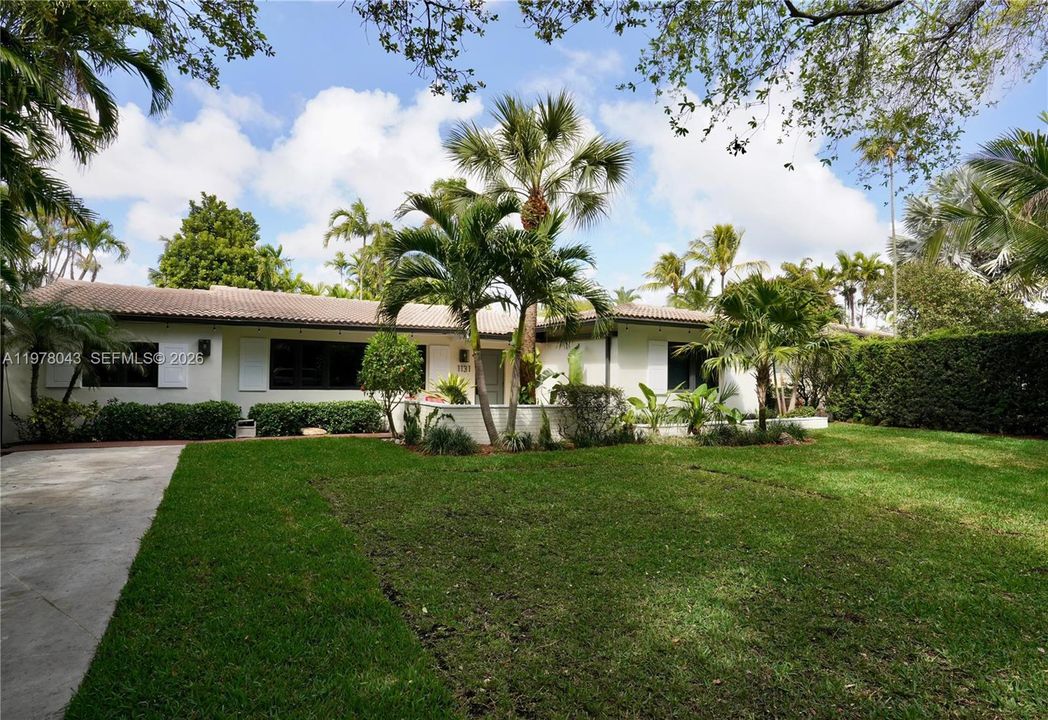 Active With Contract: $1,850,000 (4 beds, 3 baths, 0 Square Feet)