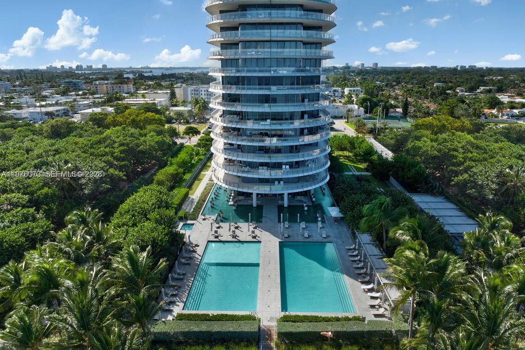 На продажу: $4,526,000 (2 спален, 2 ванн, 1457 Квадратных фут)