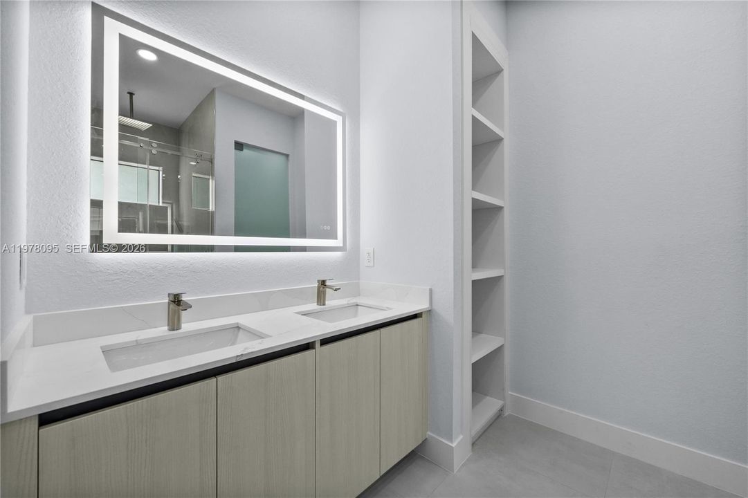Vendido Recientemente: $600,000 (4 camas, 3 baños, 0 Pies cuadrados)