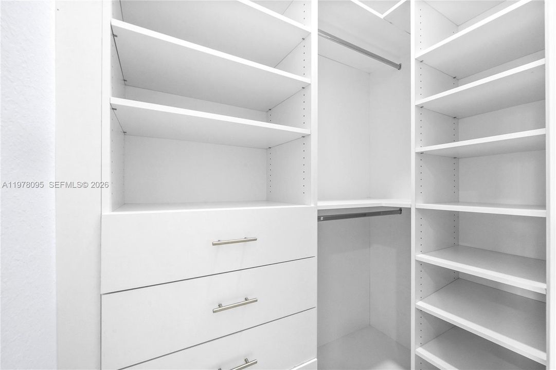 Vendido Recientemente: $600,000 (4 camas, 3 baños, 0 Pies cuadrados)