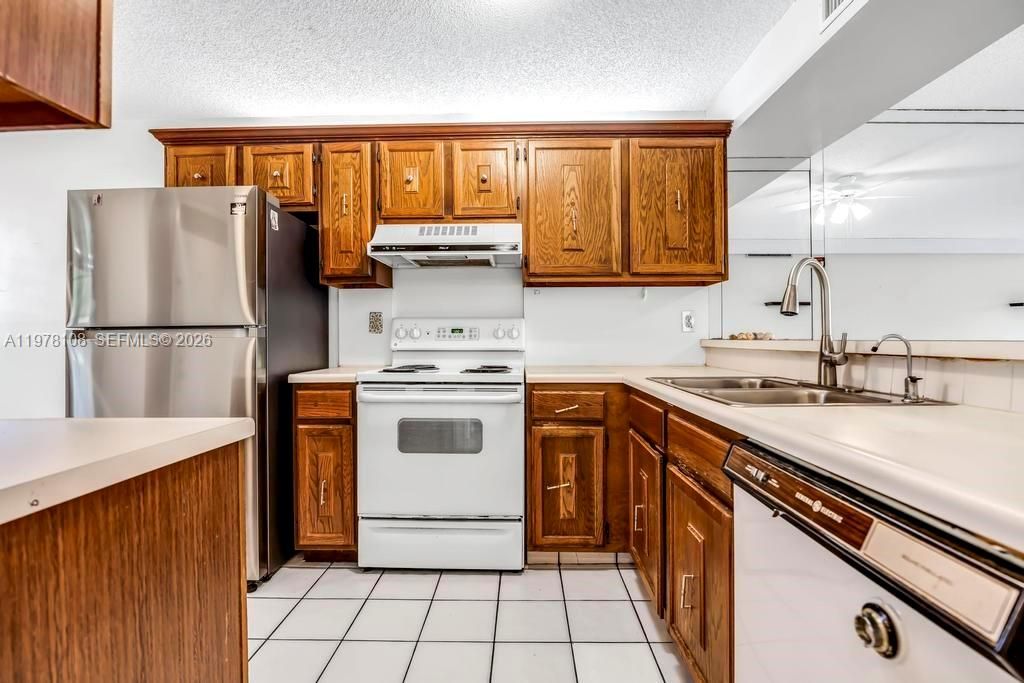 Vendido Recientemente: $170,000 (2 camas, 2 baños, 1090 Pies cuadrados)