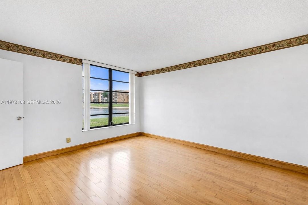 Vendido Recientemente: $170,000 (2 camas, 2 baños, 1090 Pies cuadrados)