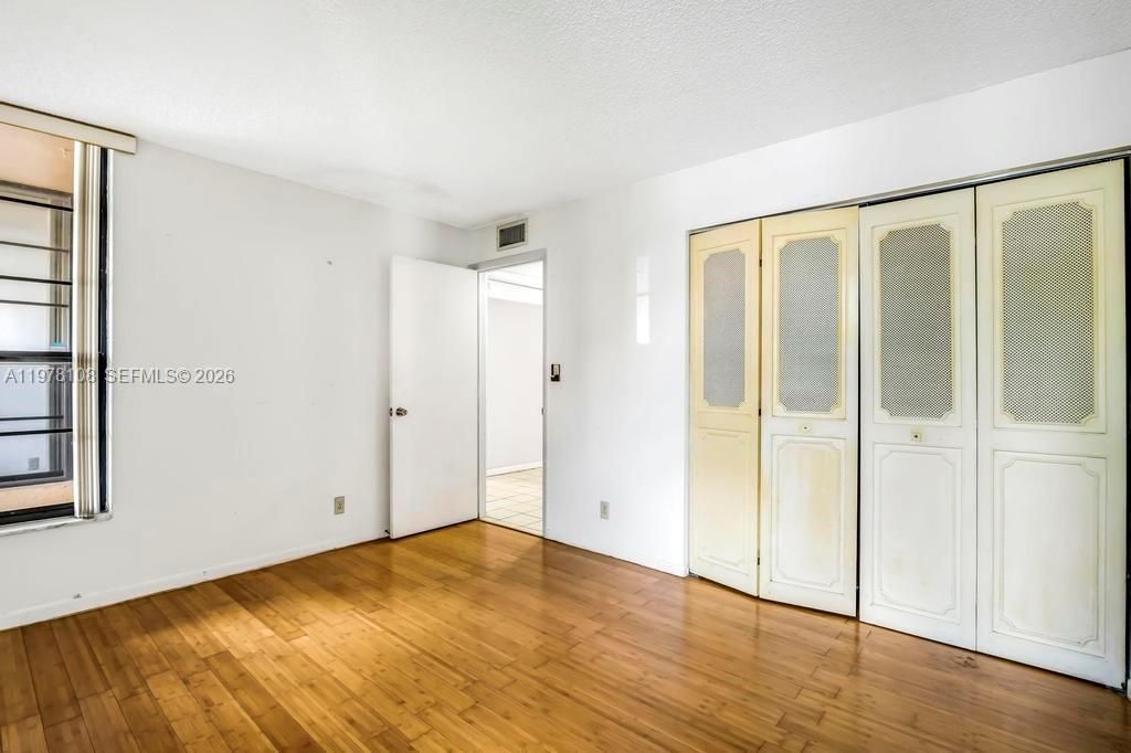Vendido Recientemente: $170,000 (2 camas, 2 baños, 1090 Pies cuadrados)