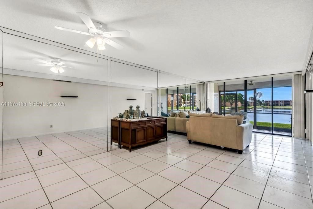 Vendido Recientemente: $170,000 (2 camas, 2 baños, 1090 Pies cuadrados)