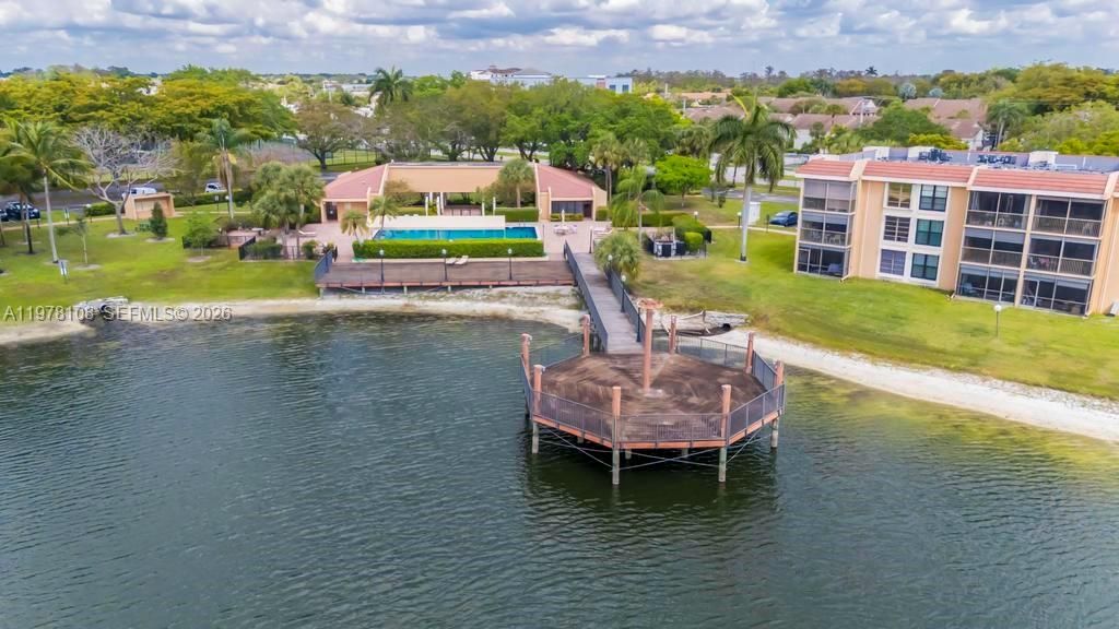 Vendido Recientemente: $170,000 (2 camas, 2 baños, 1090 Pies cuadrados)