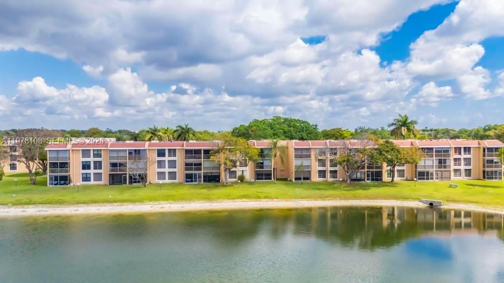 Vendido Recientemente: $170,000 (2 camas, 2 baños, 1090 Pies cuadrados)