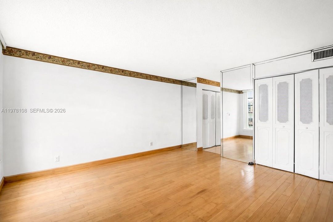 Vendido Recientemente: $170,000 (2 camas, 2 baños, 1090 Pies cuadrados)