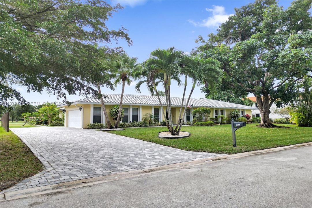 En Venta: $1,052,000 (4 camas, 3 baños, 2994 Pies cuadrados)