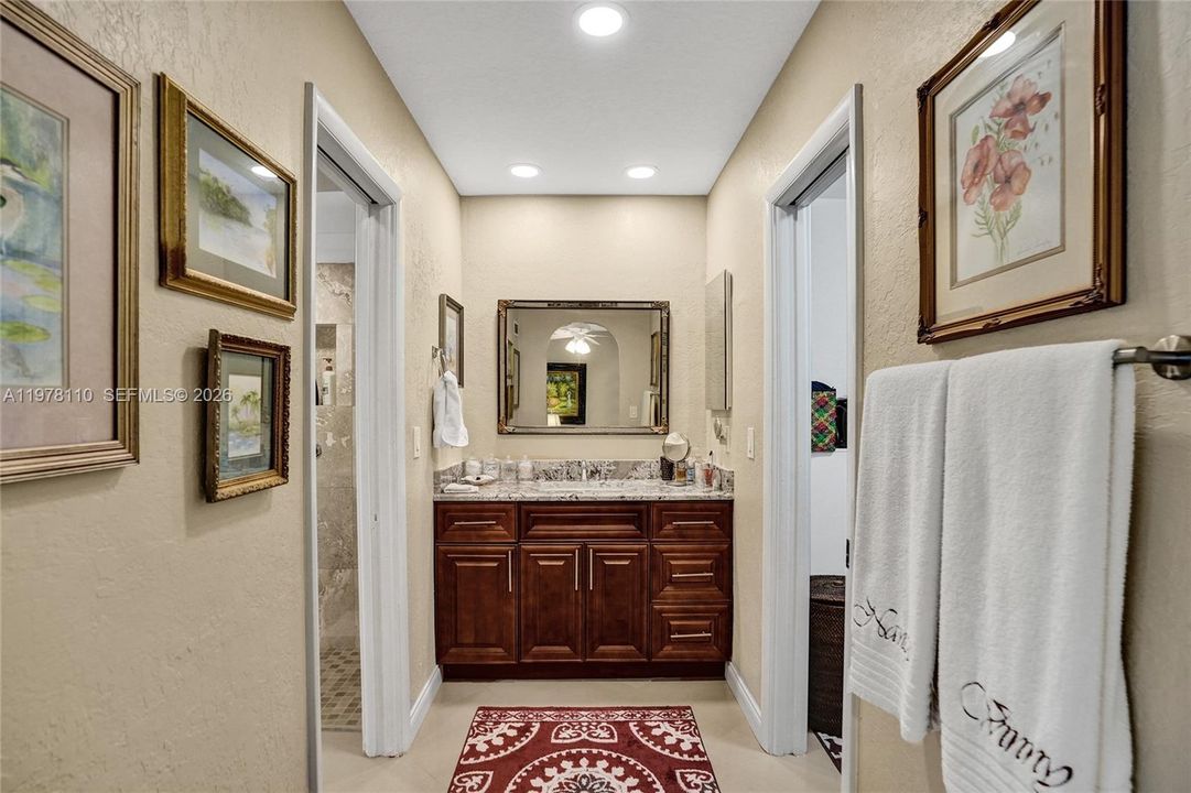 En Venta: $1,052,000 (4 camas, 3 baños, 2994 Pies cuadrados)