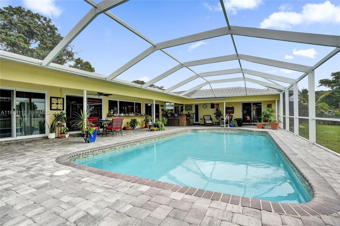 En Venta: $1,052,000 (4 camas, 3 baños, 2994 Pies cuadrados)