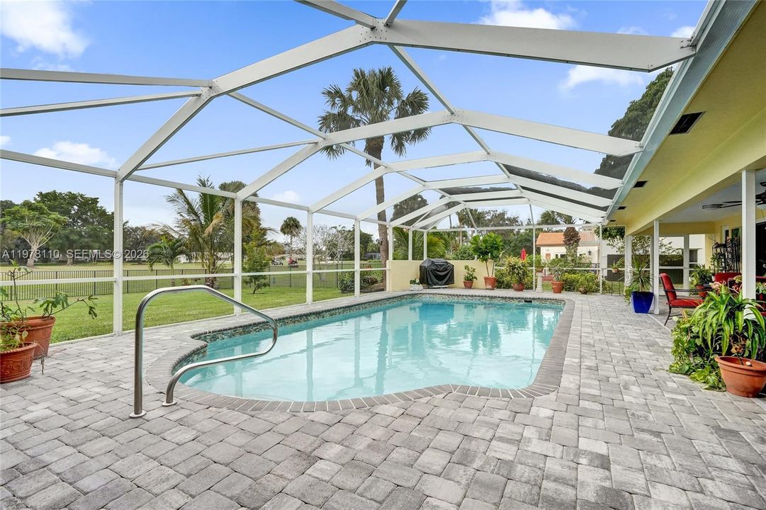 En Venta: $1,052,000 (4 camas, 3 baños, 2994 Pies cuadrados)