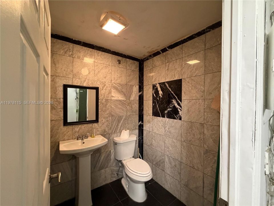 В аренду: $6,000 (0 спален, 0 ванн, 0 Квадратных фут)