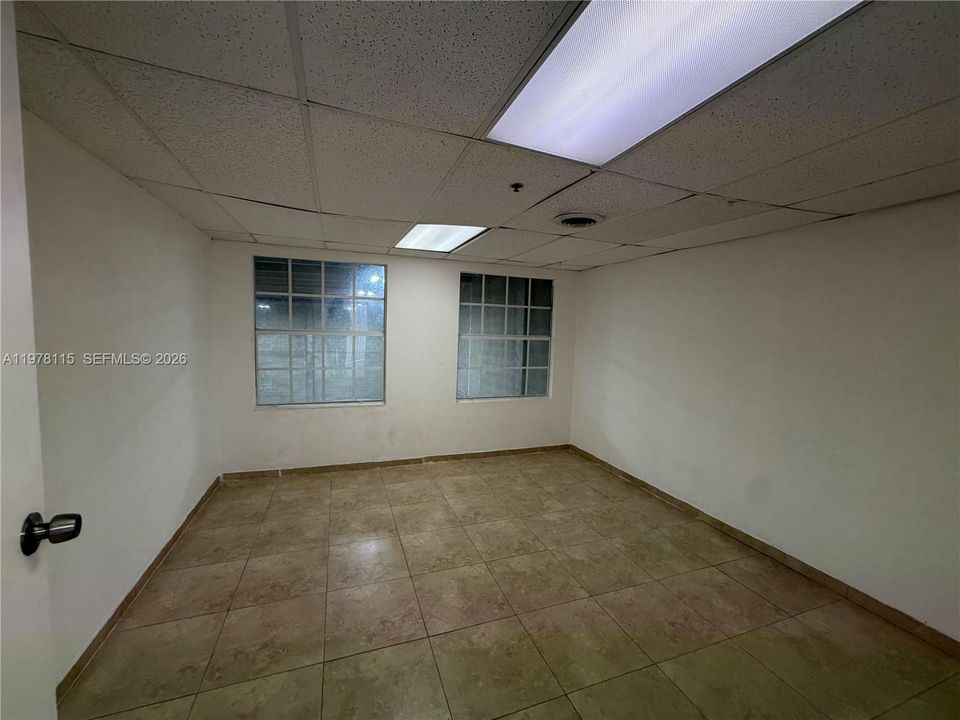 В аренду: $6,000 (0 спален, 0 ванн, 0 Квадратных фут)