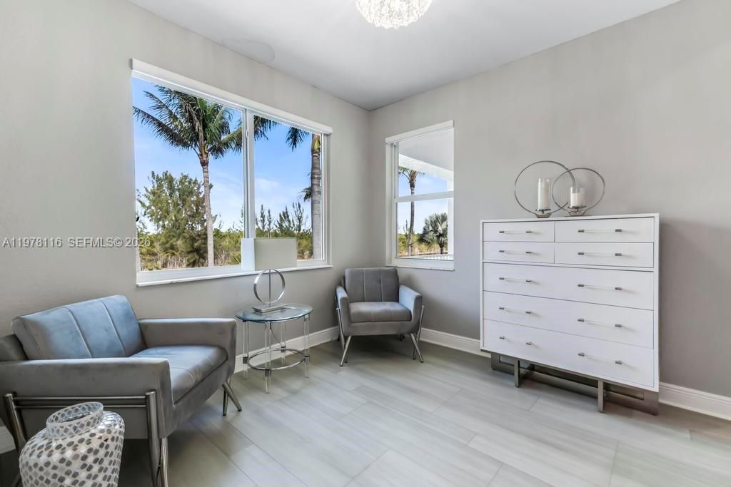 Vendido Recientemente: $1,990,000 (6 camas, 4 baños, 4264 Pies cuadrados)