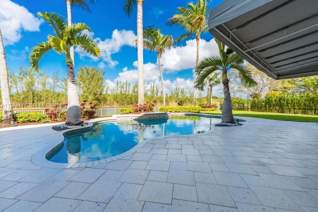 Vendido Recientemente: $1,990,000 (6 camas, 4 baños, 4264 Pies cuadrados)