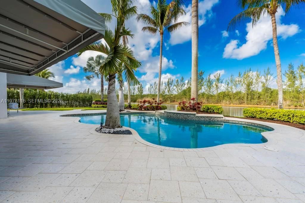 Vendido Recientemente: $1,990,000 (6 camas, 4 baños, 4264 Pies cuadrados)
