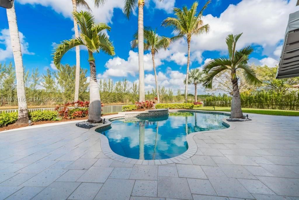 Vendido Recientemente: $1,990,000 (6 camas, 4 baños, 4264 Pies cuadrados)