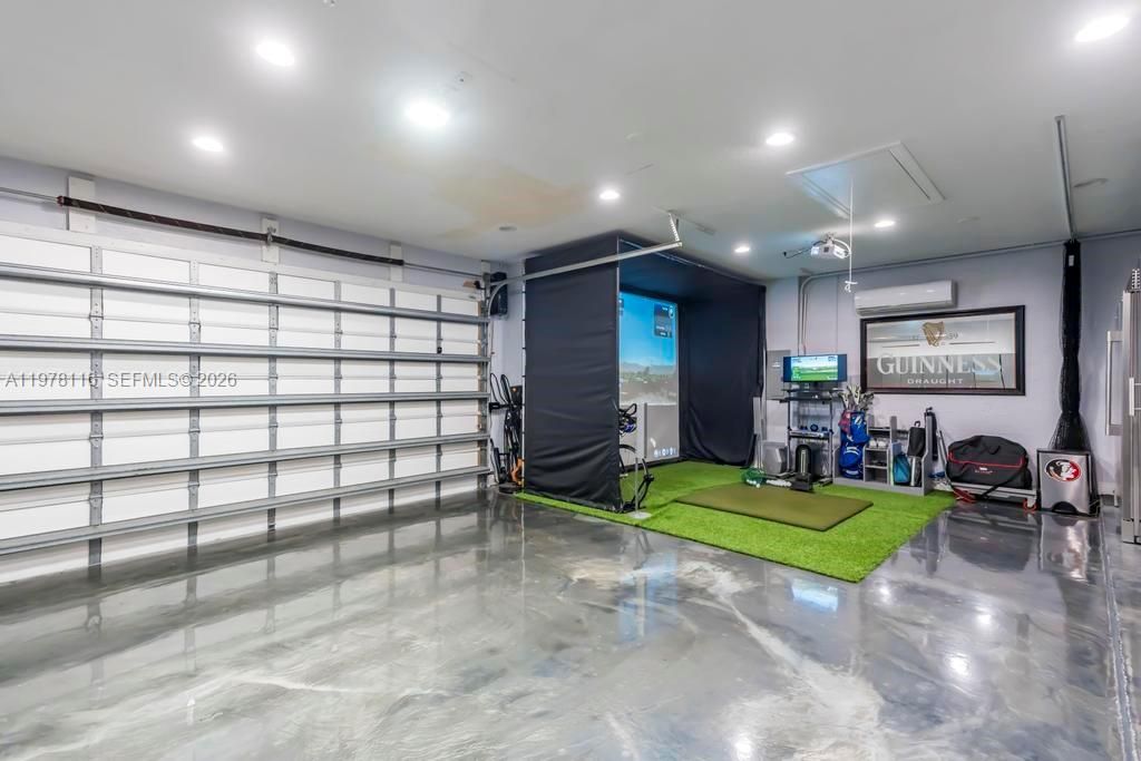 Vendido Recientemente: $1,990,000 (6 camas, 4 baños, 4264 Pies cuadrados)