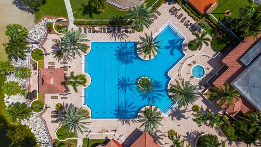 Vendido Recientemente: $1,990,000 (6 camas, 4 baños, 4264 Pies cuadrados)