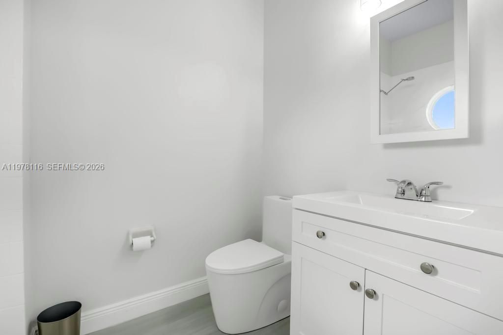 Vendido Recientemente: $1,990,000 (6 camas, 4 baños, 4264 Pies cuadrados)