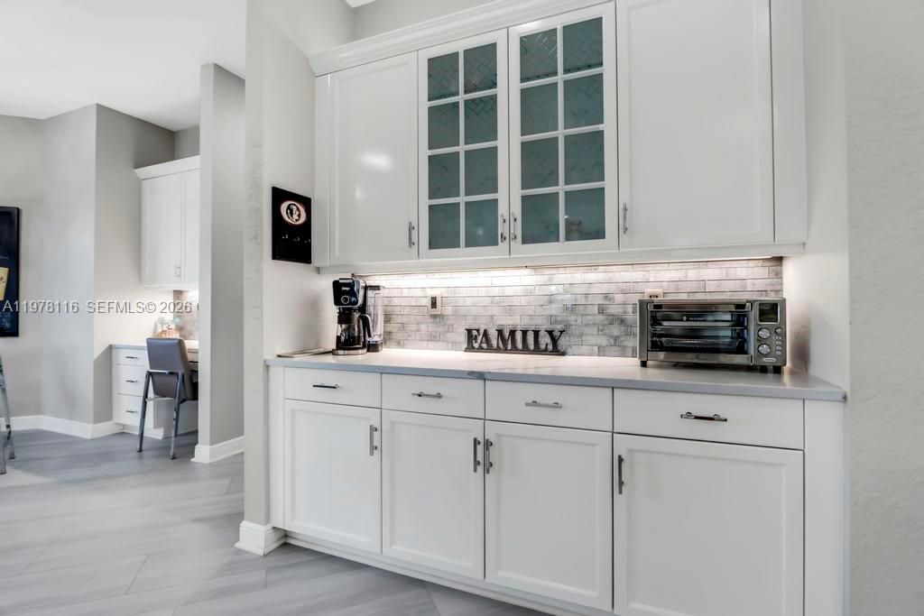 Vendido Recientemente: $1,990,000 (6 camas, 4 baños, 4264 Pies cuadrados)