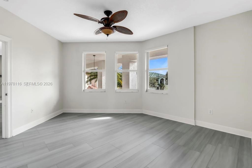 Vendido Recientemente: $1,990,000 (6 camas, 4 baños, 4264 Pies cuadrados)