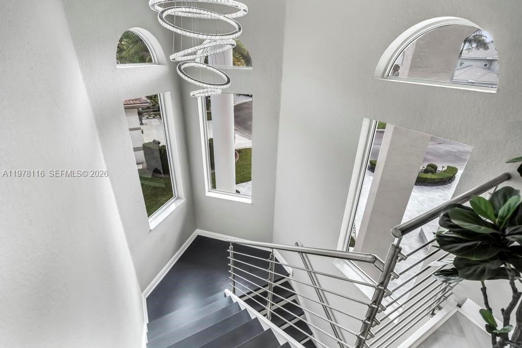Vendido Recientemente: $1,990,000 (6 camas, 4 baños, 4264 Pies cuadrados)