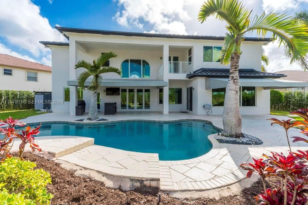 Vendido Recientemente: $1,990,000 (6 camas, 4 baños, 4264 Pies cuadrados)