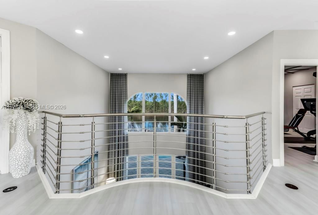 Vendido Recientemente: $1,990,000 (6 camas, 4 baños, 4264 Pies cuadrados)