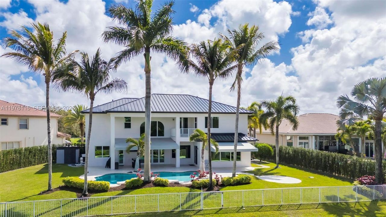 Vendido Recientemente: $1,990,000 (6 camas, 4 baños, 4264 Pies cuadrados)