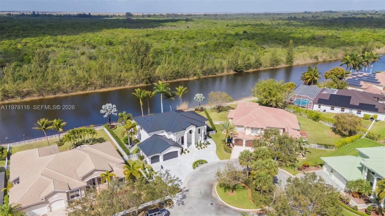 Vendido Recientemente: $1,990,000 (6 camas, 4 baños, 4264 Pies cuadrados)
