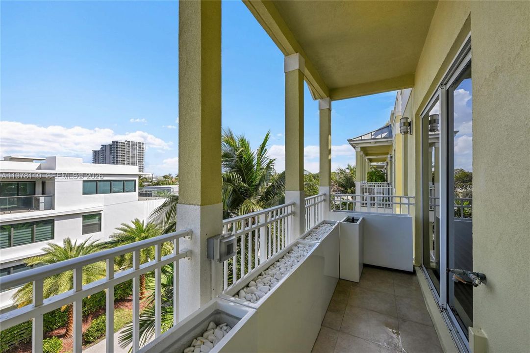 For Sale: $2,250,000 (4 beds, 4 baths, 3228 Square Feet)