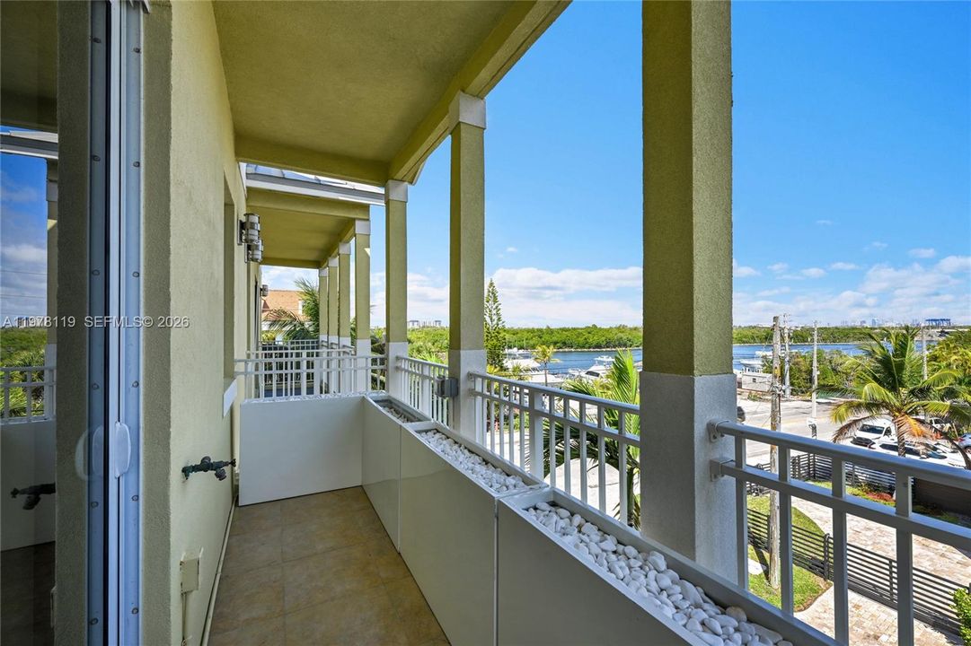 For Sale: $2,250,000 (4 beds, 4 baths, 3228 Square Feet)