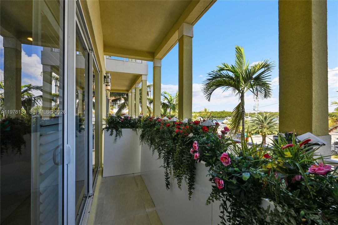 For Sale: $2,250,000 (4 beds, 4 baths, 3228 Square Feet)