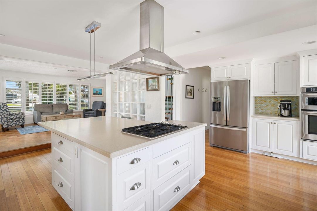 12-web-or-mls-715 Conn Way-12