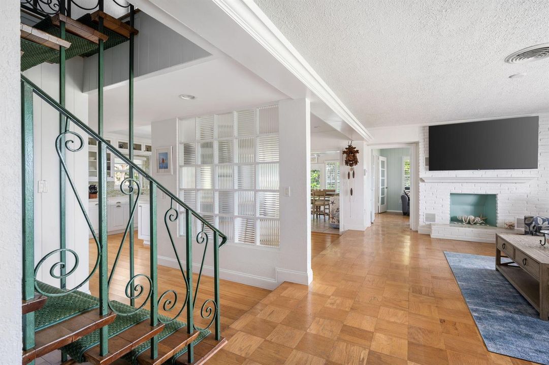 5-web-or-mls-715 Conn Way-5