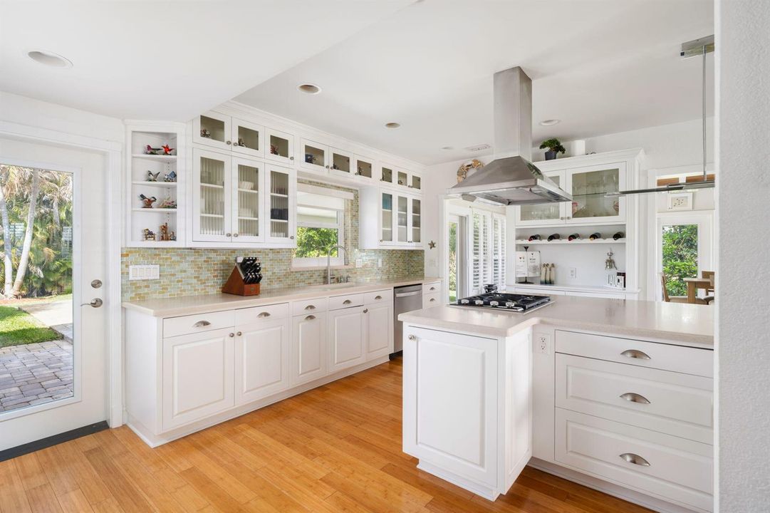14-web-or-mls-715 Conn Way-14
