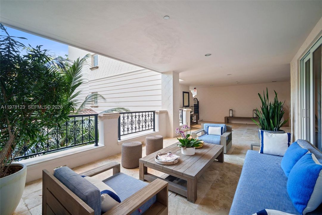 En Venta: $5,900,000 (2 camas, 2 baños, 1950 Pies cuadrados)