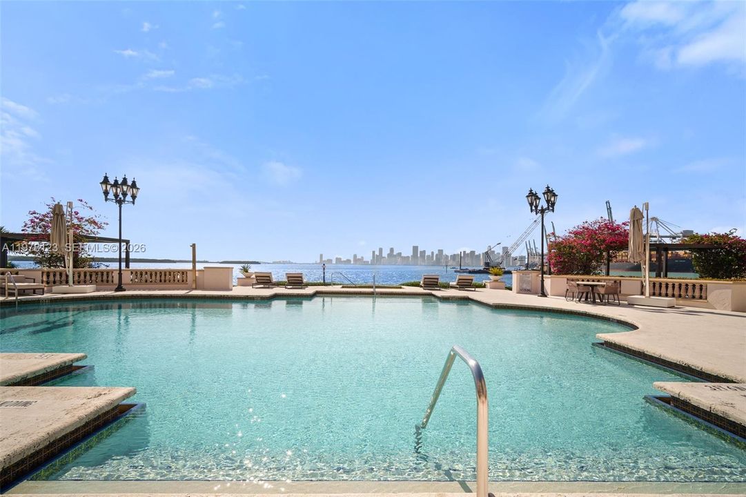 En Venta: $5,900,000 (2 camas, 2 baños, 1950 Pies cuadrados)